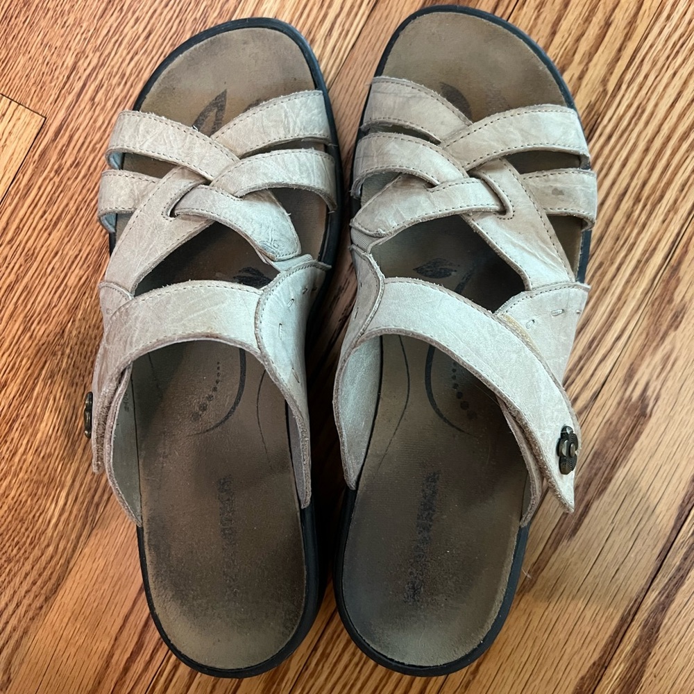 Romika Sandals similar to Ibiza style good cond size EU 41 size 9 or 10 cream